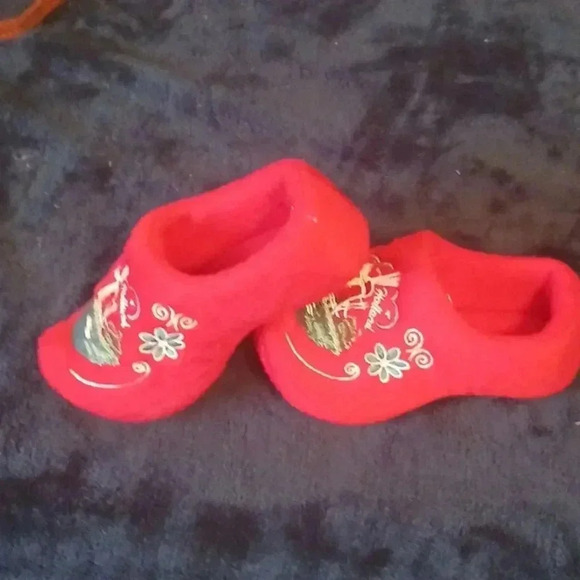 Baby shoes from artwork displaying Holland..6/9 months... - Picture 4 of 5